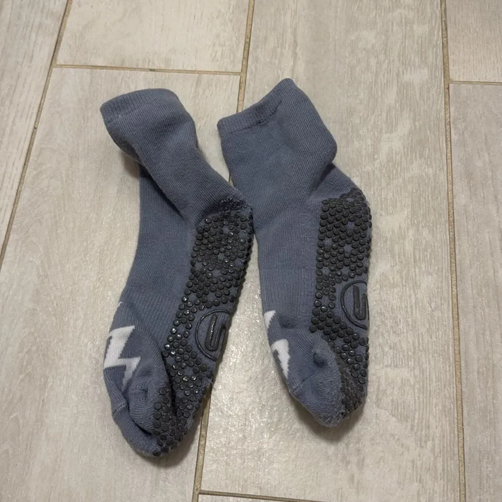 Move active grip socks. Blue with lightening bolt